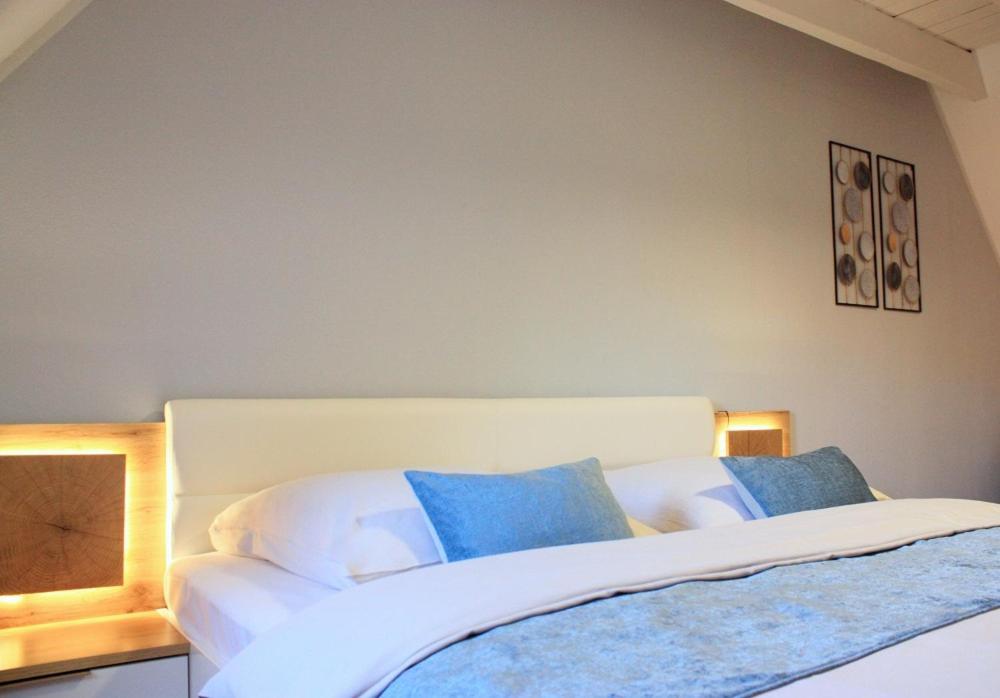 D & S Hotel & Ferienwohnungen เบอซิกไฮม์ ภายนอก รูปภาพ